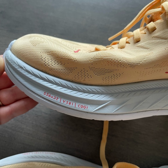 Hoka One One Carbon X 2 women’s Running Shoes size 8.5B - Picture 5 of 10